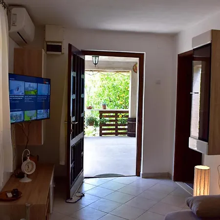 Irma Apartment *